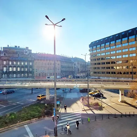 Station Lux Downtown Апартаменты