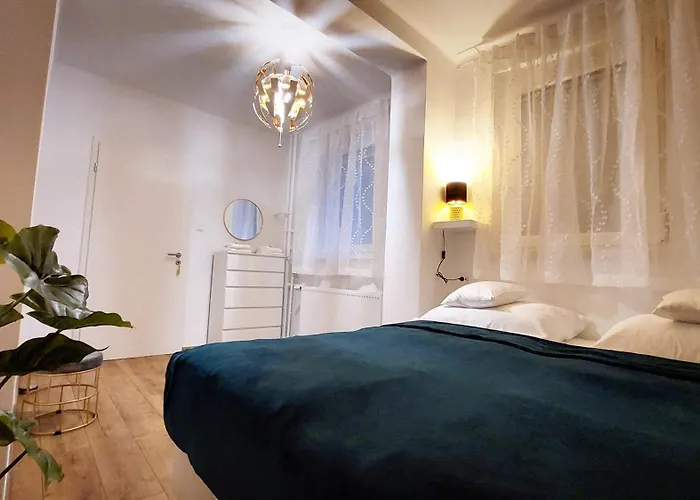 Station Lux Downtown Apartment *