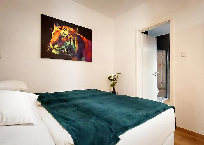 Station Lux Downtown Apartment *