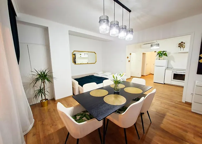 Station Lux Downtown Apartment *